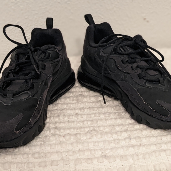 Boys Nike Shoes - Picture 8 of 9